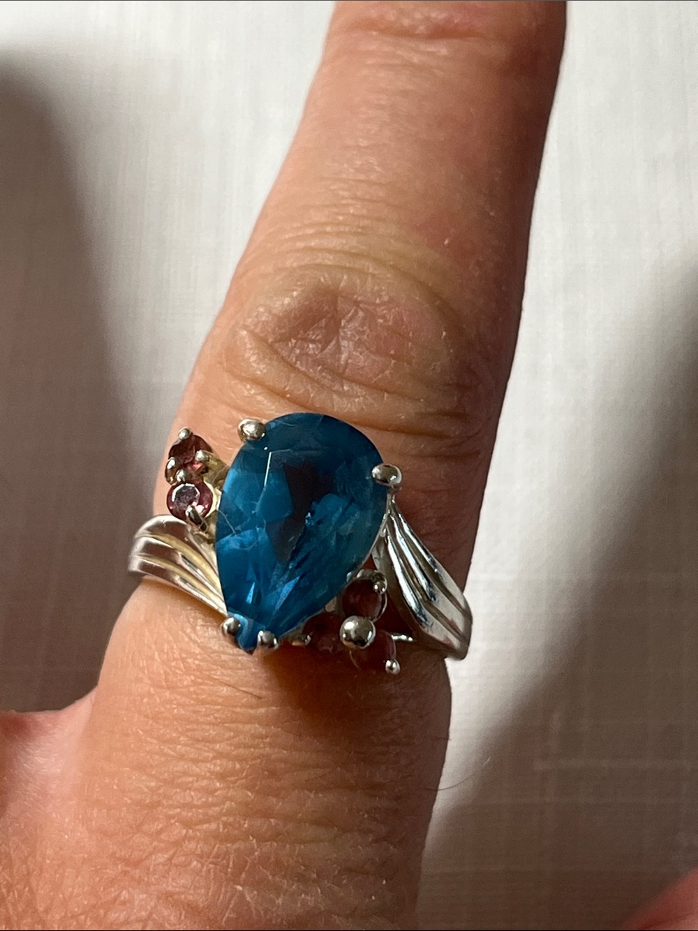 925 sterling silver ring with blue and pink stones
Stamped
Size 8